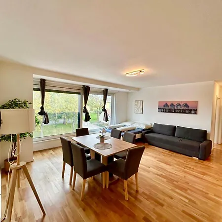 Modern Spacious With Free Parking Appartement Gerasdorf bei Wien