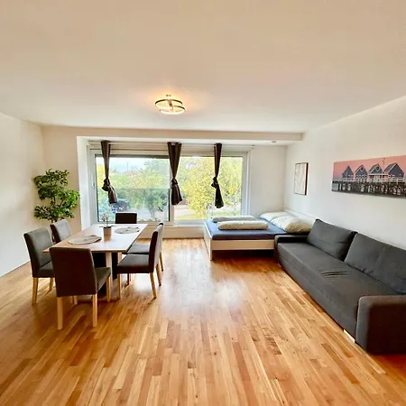 Modern Spacious With Free Parking *