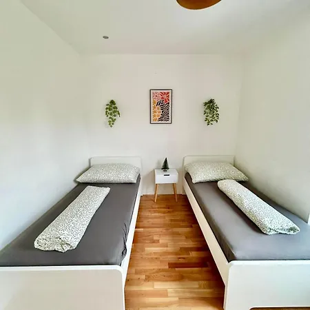 Modern Spacious With Free Parking *