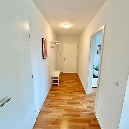 Modern Spacious With Free Parking Appartement *