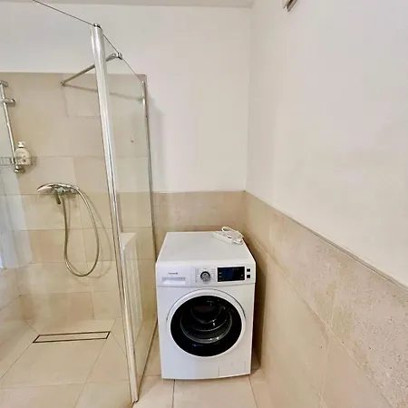 Modern Spacious With Free Parking Gerasdorf bei Wien