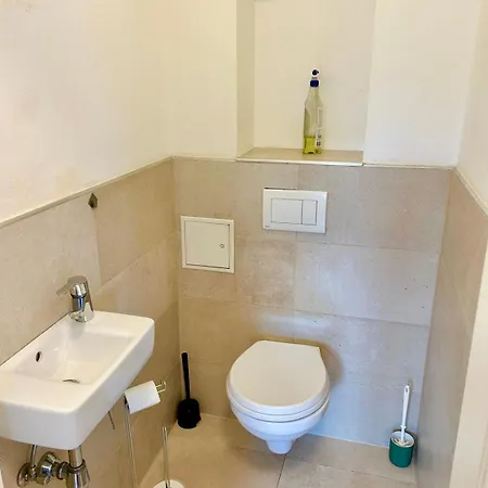 Modern Spacious With Free Parking *