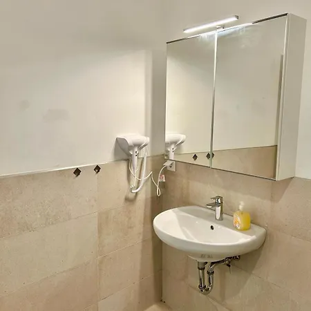 Appartement Modern Spacious With Free Parking Gerasdorf bei Wien