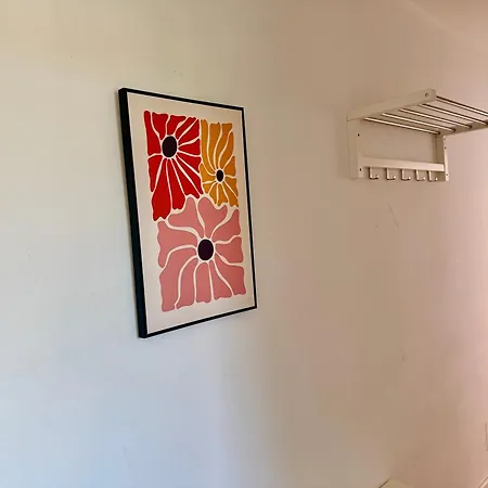 Modern Spacious With Free Parking