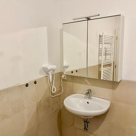 Modern Spacious With Free Parking Appartement *