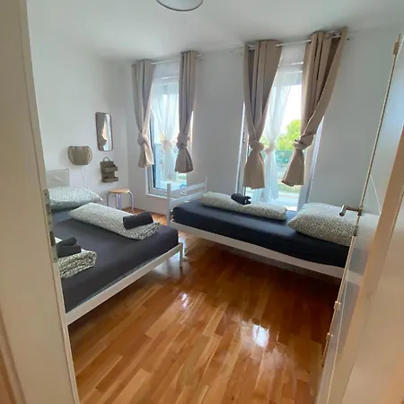 Apartment Modern Spacious With Free Parking