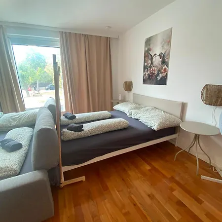 Modern Spacious With Free Parking