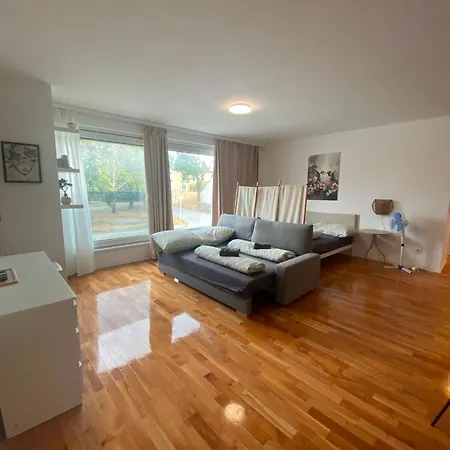 Modern Spacious With Free Parking Apartament